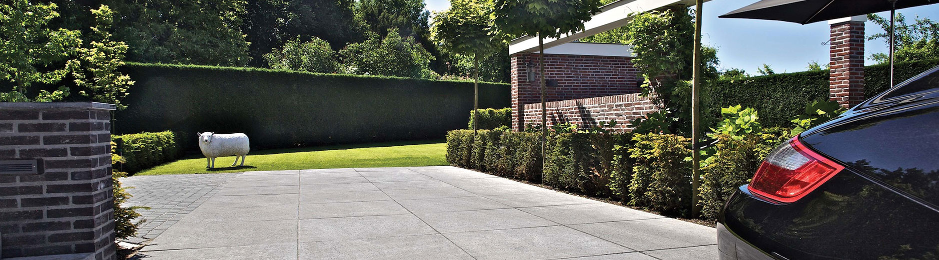 Mooi aangelegde tuin, rondom de woning.